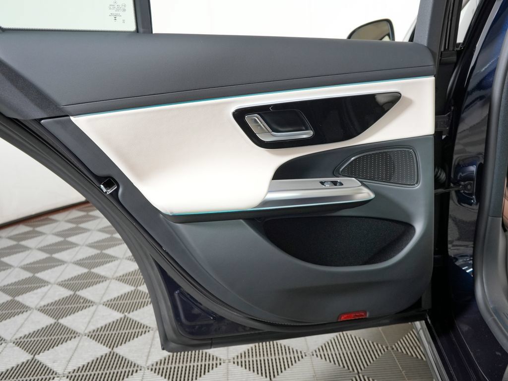 New 2027 Mercedes-Benz E 350 4MATIC Sedan image 26