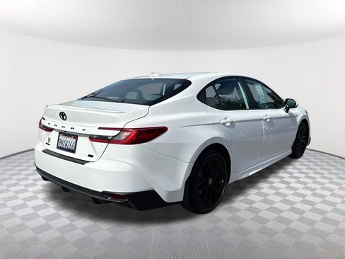 Used 2025 Toyota Camry SE w/ Convenience Package FWD image 4