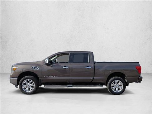 Used 2017 Nissan Titan SL image 8