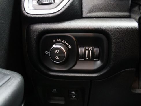 Used 2019 RAM 1500 Big Horn image 38