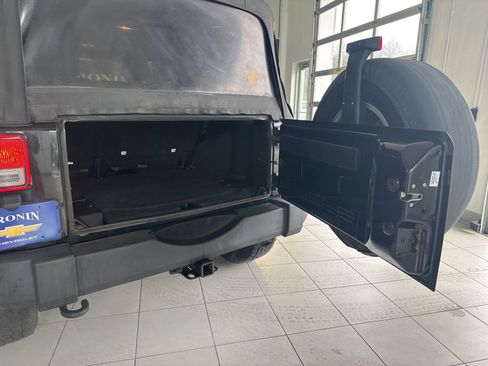 Used 2015 Jeep Wrangler Unlimited Sport w/ Quick Order Package 24S image 9