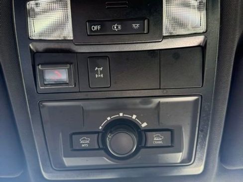 Used 2021 Toyota Tacoma TRD Off-Road w/ TRD Premium Off Road Package AWD/4WD image 31