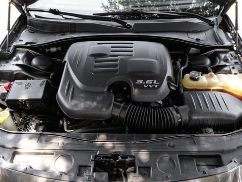 Used 2019 Chrysler 300 S RWD image 7