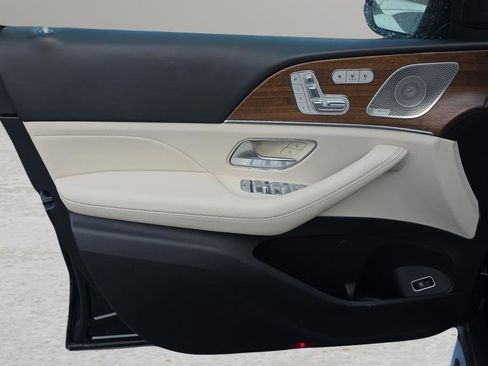 Used 2024 Mercedes-Benz GLS 450 4MATIC image 9