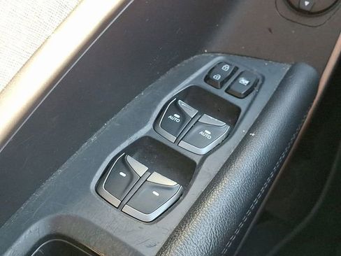 Used 2018 Hyundai Santa Fe SE image 27