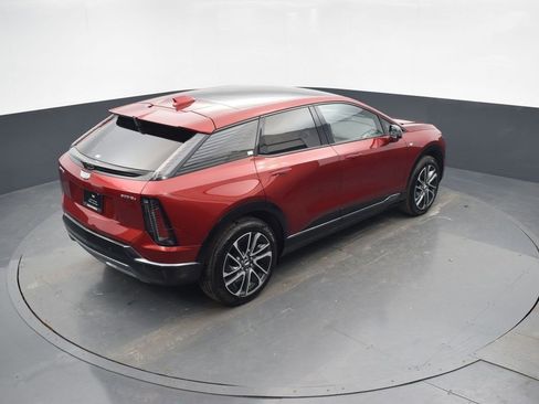 Certified 2025 Cadillac Optiq Sport 2 w/ LPO, Floor Liner Package image 50