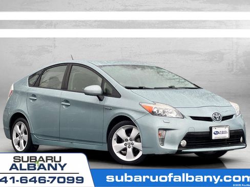Used 2014 Toyota Prius Five image 1