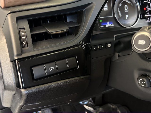 Used 2024 Lexus ES 300h w/ Premium Package FWD image 25