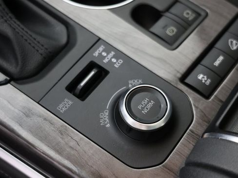 Used 2021 Toyota Highlander Platinum image 18