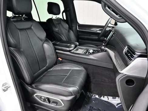Used 2022 Jeep Wagoneer Series III AWD/4WD image 29