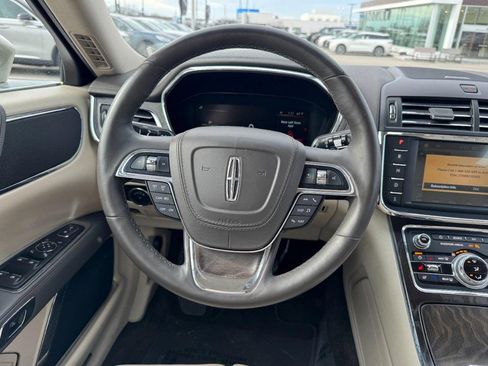 Used 2017 Lincoln Continental Select w/ Climate Package image 10