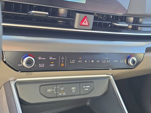 New 2026 Kia Carnival image 25