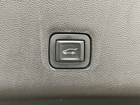 Used 2019 Chevrolet Traverse LT image 35