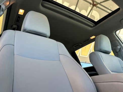 Used 2018 Toyota Highlander XLE AWD/4WD image 17