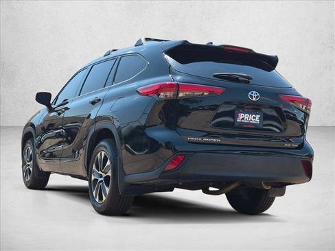 Used 2021 Toyota Highlander XLE AWD/4WD image 8