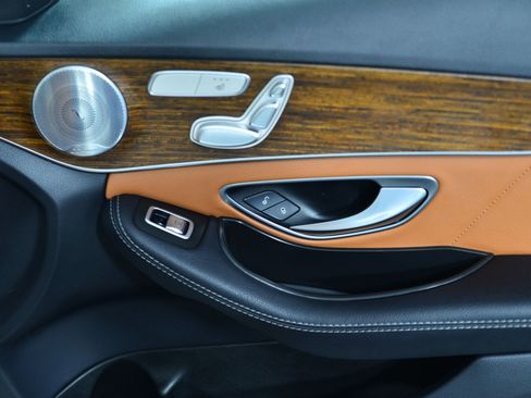 Used 2019 Mercedes-Benz C 300 4MATIC Sedan image 11