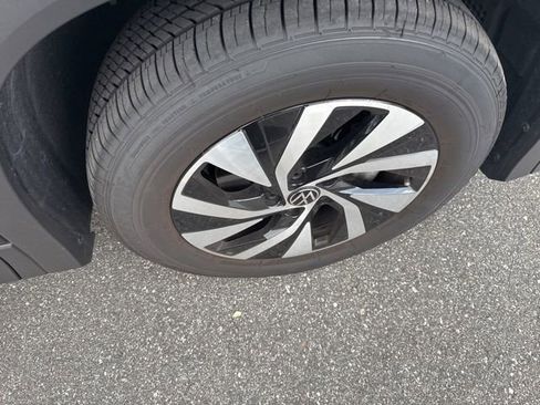 Certified 2025 Volkswagen Tiguan S FWD image 14