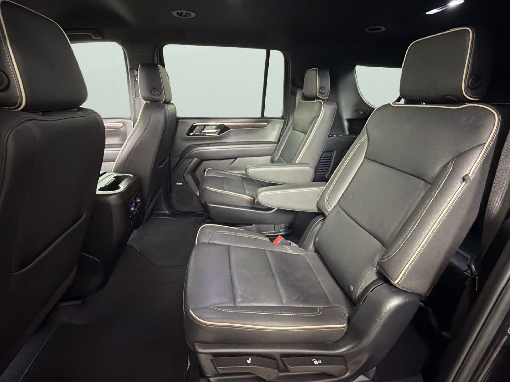 Used 2025 Chevrolet Suburban Premier RWD image 26