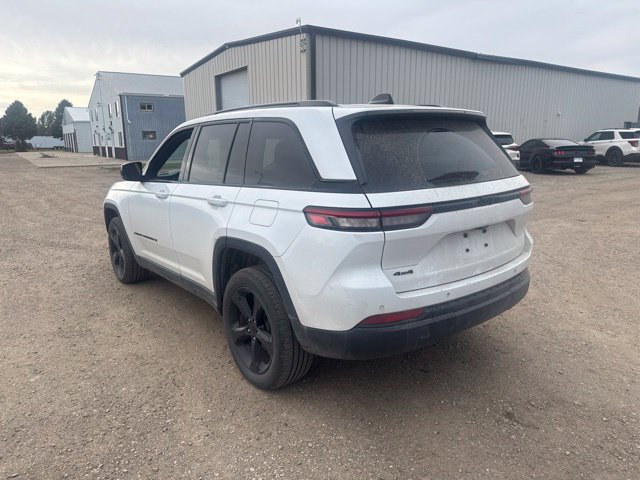 Used 2022 Jeep Grand Cherokee Altitude AWD/4WD image 8