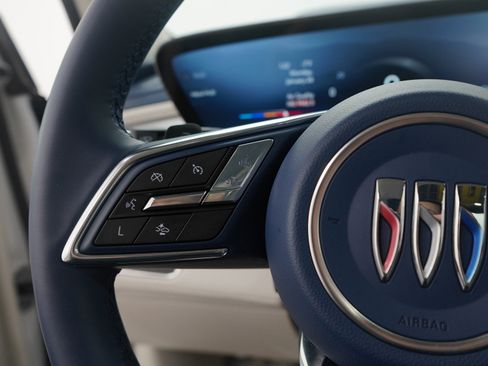 Used 2025 Buick Enclave Avenir image 29