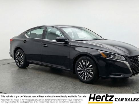 Used 2025 Nissan Altima 2.5 SV image 1