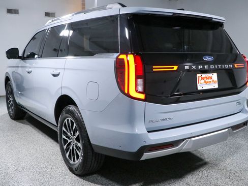 Used 2025 Ford Expedition Platinum AWD/4WD image 9