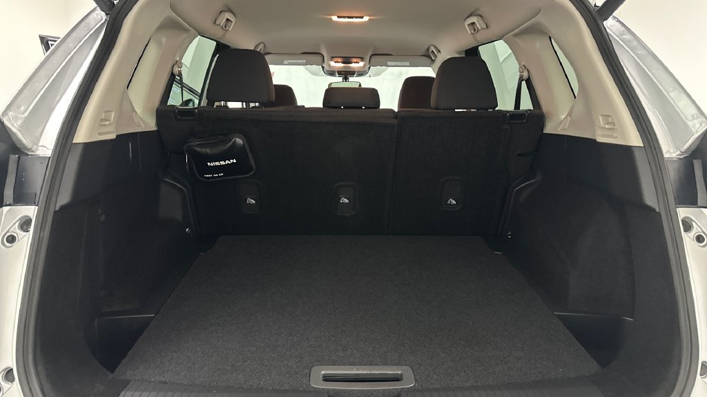 Certified 2025 Nissan Rogue SV AWD/4WD image 12