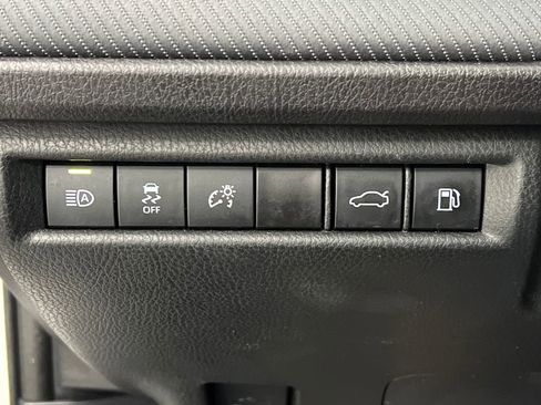 Used 2025 Toyota Camry SE image 38