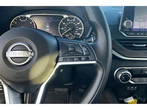 Used 2024 Nissan Altima 2.5 SV image 21