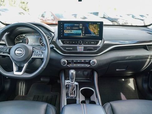 Used 2023 Nissan Altima 2.5 SR w/ SR Premium Package image 13