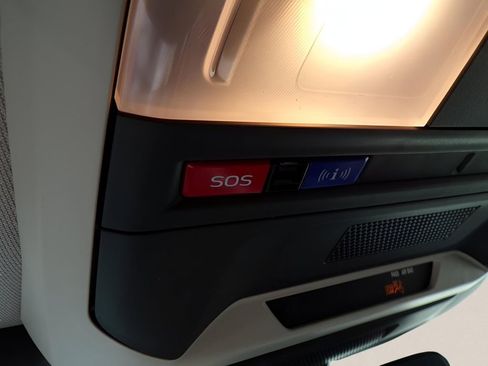 Certified 2025 Subaru Crosstrek 2.0i Premium image 25