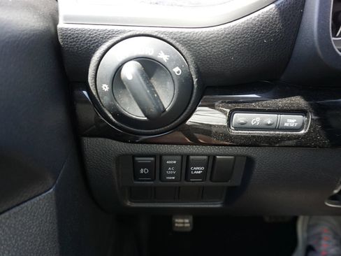 Used 2017 Nissan Titan SV RWD image 29
