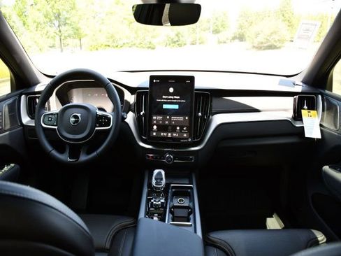 New 2026 Volvo XC60 T8 Ultra w/ Protection Package Premier AWD/4WD image 18