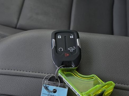 Used 2019 Chevrolet Silverado 1500 LTZ w/ LTZ Premium Package AWD/4WD image 35