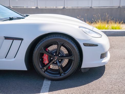 Used 2013 Chevrolet Corvette Grand Sport w/ 2LT Preferred Equipment Group RWD image 9