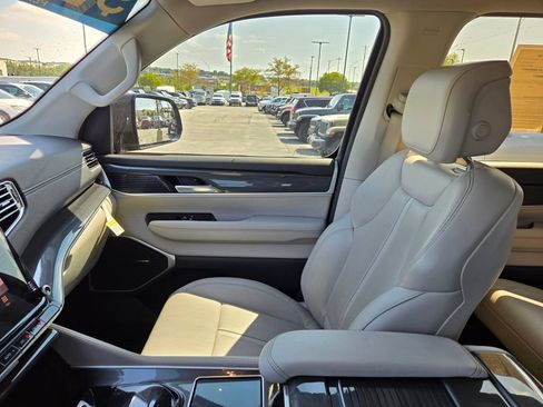 Used 2022 Jeep Wagoneer Series I w/ Premium Group I AWD/4WD image 26