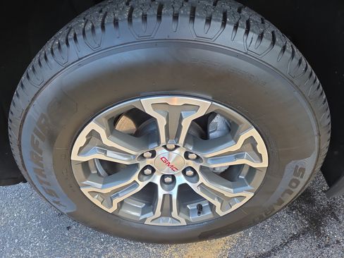 Used 2025 GMC Sierra 1500 SLT AWD/4WD image 13