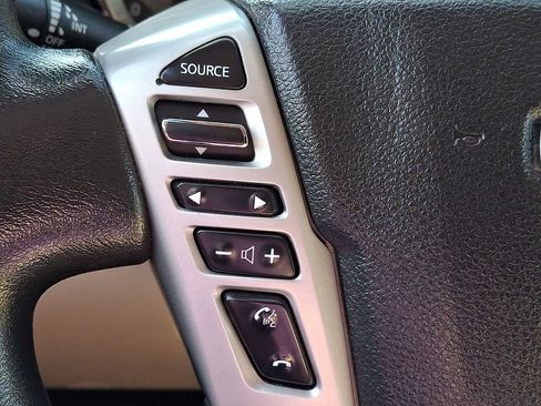 Used 2017 Nissan Titan SV image 23