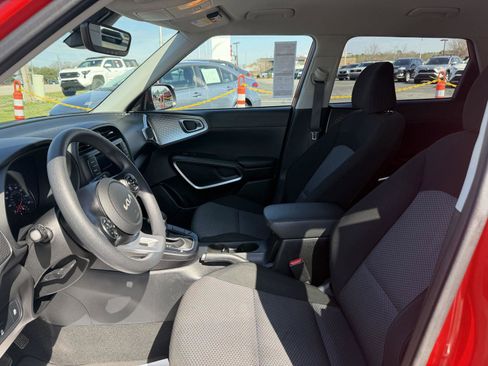 Used 2022 Kia Soul LX w/ Technology Package image 12