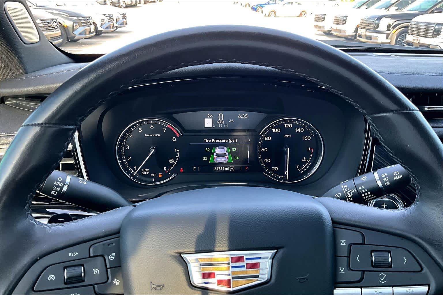 Used 2025 Cadillac XT6 Premium Luxury AWD/4WD image 25