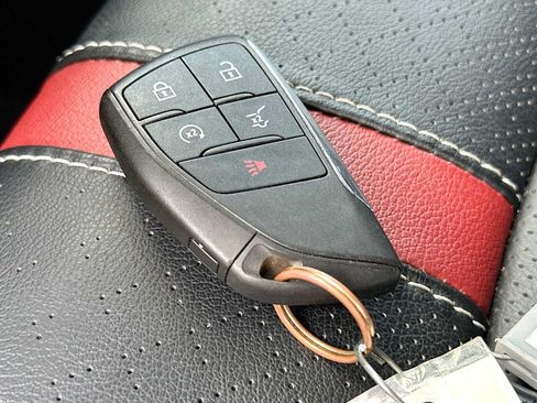 Used 2025 Chevrolet Traverse RS FWD image 29