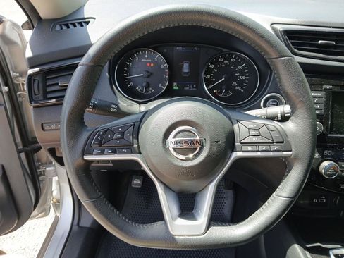 Used 2019 Nissan Rogue SV FWD image 21