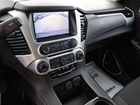 Used 2017 GMC Yukon XL SLE w/ SLE Value Package image 15