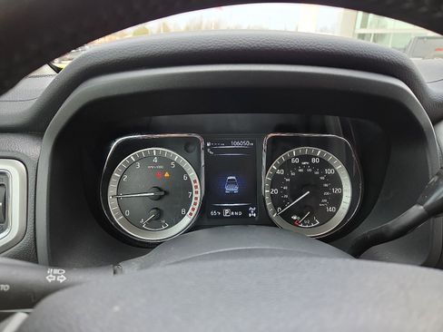 Used 2017 Nissan Titan SV image 23