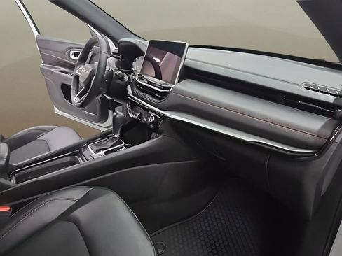 Used 2025 Jeep Compass Trailhawk image 19