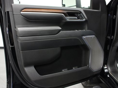 Used 2025 GMC Sierra 2500 Denali AWD/4WD image 11