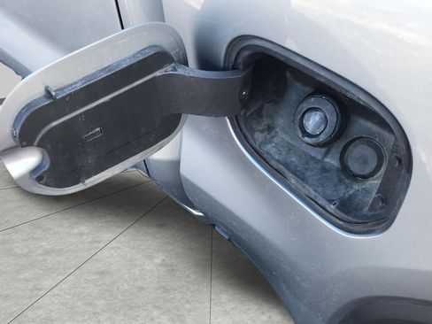 Used 2025 GMC Sierra 1500 SLT AWD/4WD image 37