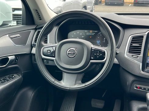 Used 2022 Volvo XC90 T5 Momentum AWD/4WD image 12
