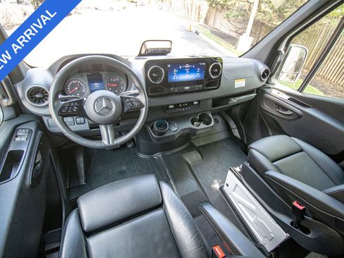 Used 2025 Mercedes-Benz Sprinter 2500 image 11