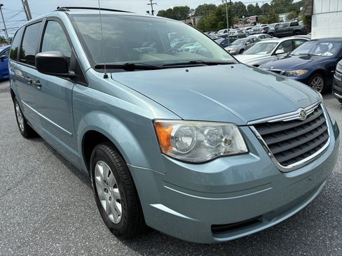Used 2008 Chrysler Town & Country LX FWD image 1